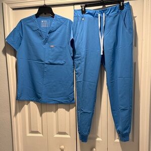 Figs Women's Sky Blue Scrub-Style Pajama Set - V-Neck Top & Jogger Pants